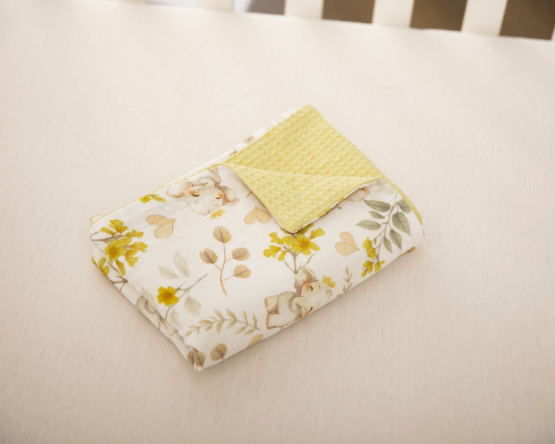 Sofos pledas — 70% bambuko pluošto, 30% medvilnės; kūdikiams; tinkamas vasarai, pavasariui ir rudeniui; raštai: gyvūnai, animaciniai personažai, gėlės