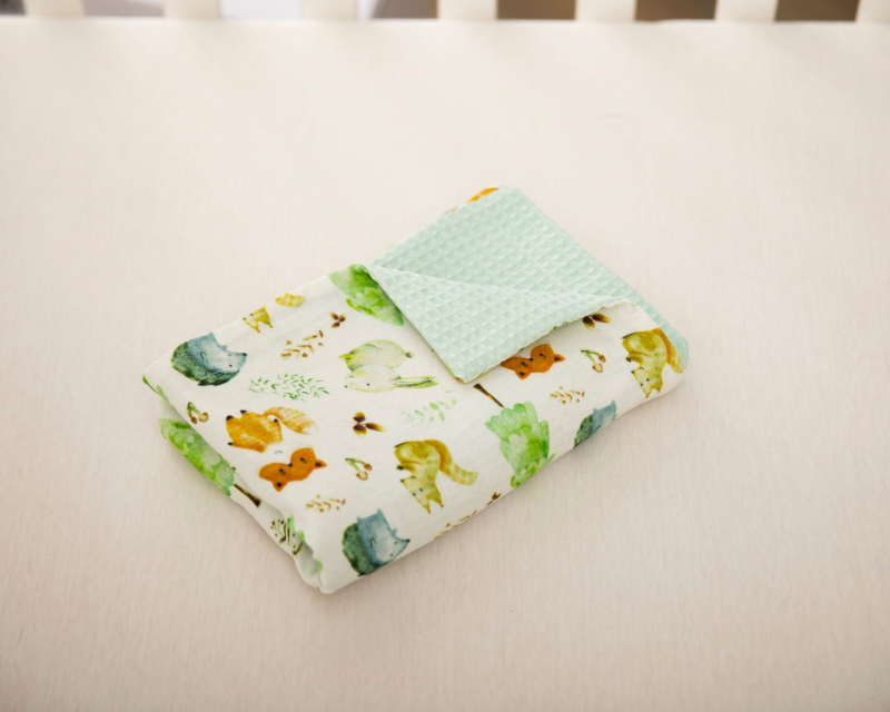 Sofos pledas — 70% bambuko pluošto, 30% medvilnės; kūdikiams; tinkamas vasarai, pavasariui ir rudeniui; raštai: gyvūnai, animaciniai personažai, gėlės