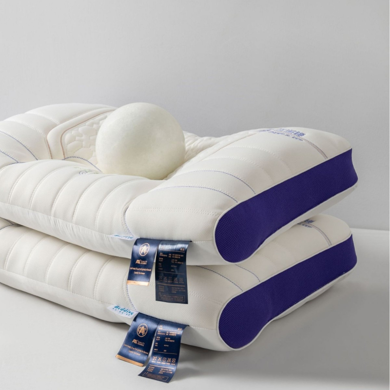 Lateksinė pagalvė su dvigubu užpildymu (viršutinis lateksas, apatinis 100% poliesteris) suaugusiems, stačiakampio formos, užvalkalas iš cheminių pluoštų