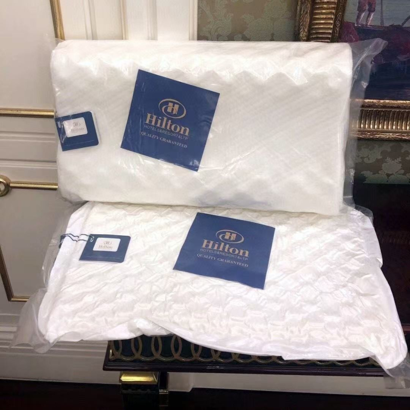 Pernă pentru copii din latex natural, dreptunghiular, țesătură tricotată, conținut latex 90%+, greutate 0.5–1.0 kg