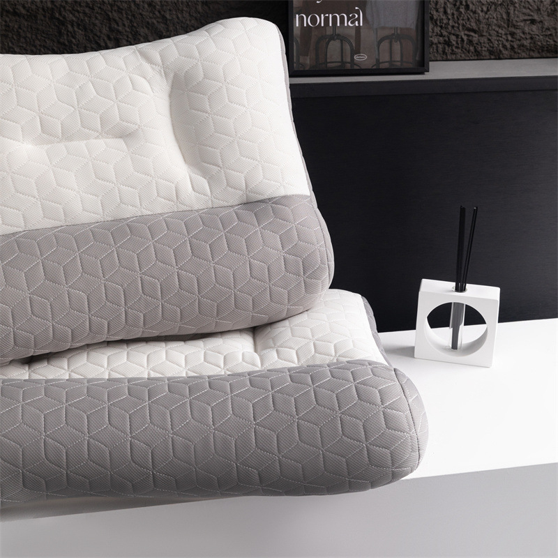 Latekso trakcinė pagalvė kaklo slankstelių palaikymui ir miegui, stačiakampė, aukštis 1–5 cm, svoris 1.1–1.5 kg, užpildas 99% latekso