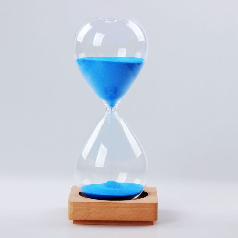 Kūrybingas laikmatis smėlio laikrodžio formos, įvairių spalvų, 5 minučių, 30 minučių ir 60 minučių, skaidrus stiklinis smėlio laikrodis.
