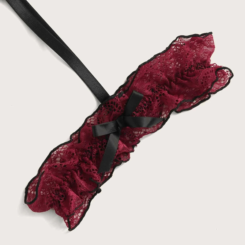 Seksuali nėriniuota liemenėlė, iškirpta kojų uniforma, atviros krūtys, atviras bikinis, keliaraiščio diržo apatinių komplektas, gundantis ir jausmingas