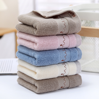 Kūdikių ir vaikų medvilninis rankšluostis su minkštu siuvinėjimu, sugeriantis rankšluostis veidui ir plaukams – gryna medvilnė, 32s siūlai, siuvinėjimas, paprasta pynė, 50–80 g