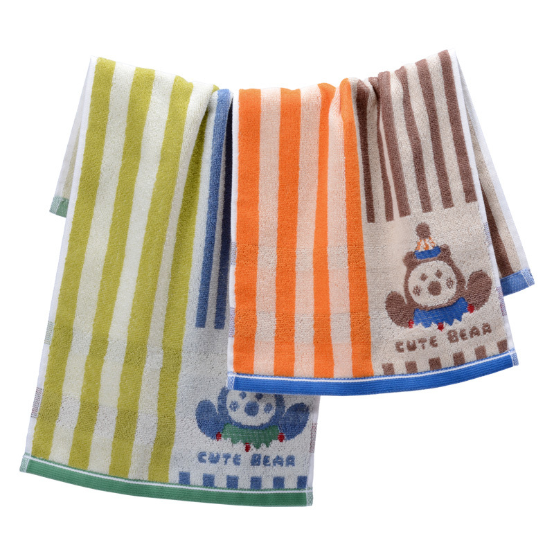 Grace/Jie Liya kūdikio rankšluostis iš 100% medvilnės – sugeriantis, minkštas, odai malonus; plokščias audinys, siuvinėtos kraštinės, 50–80 g, 32 siūlai, prekės kodas 251420