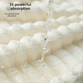 Vonios rankšluostis - poliesterio pluoštas, 300–400 g, storas, minkštas, neatskiria pluoštų