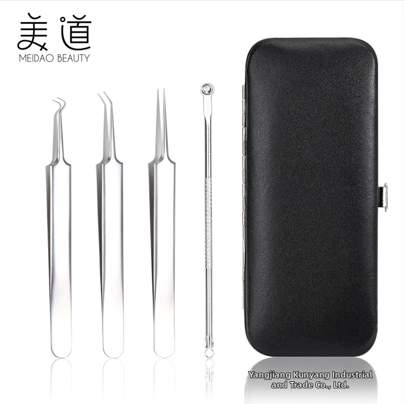 Akne tööriistade komplekt: akne klips ja akne nõel, roostevaba teras, elektroplaaditud viimistlus, neljaosalise komplekti, sobib kõikidele nahatüüpidele