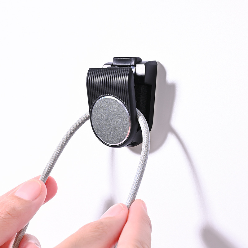 Automobilinis akinių laikiklis – akinių klipsas, bilieto/ID laikiklis, mažų daiktų saugojimas