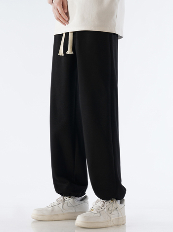 Férfi pamut sportnadrág fleece-béléses, laza szabású egyenes vonal, középmagas derekú övvel, mandzsettás zsinóros véggel, mindennapi sportnadrág, 65% pamut 35% poliészter