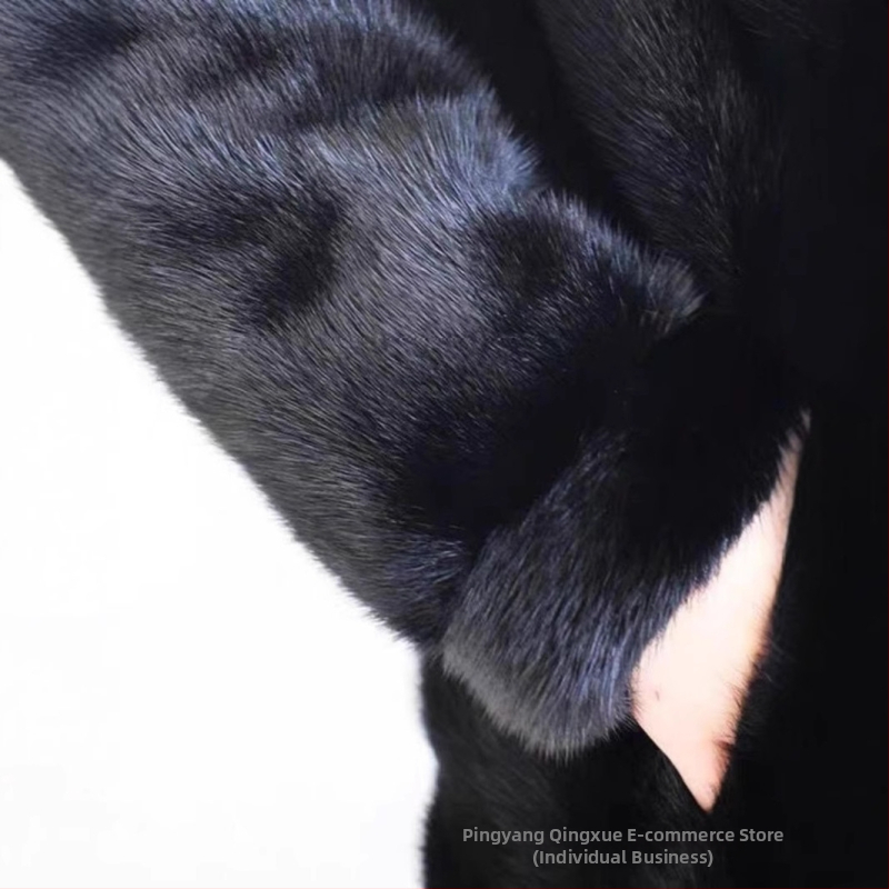 Vyrų meškė kailio paltas su gobtuvu, vidutinio ilgio, laisvas kirpimo linijos, užtrauktukas