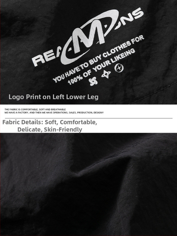 Neskaņoti neilona šorti ar drukātiem burtiem, viduklis vidējais, aizdare ar auklu, brīvs piegriezums