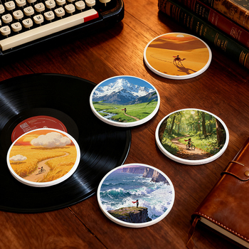 Diatomitų padėkliukai stiklinėms su peizažų motyvu, apvalūs, sugeria vandenį, greitai džiūsta, neslidūs, su individualiu logotipu