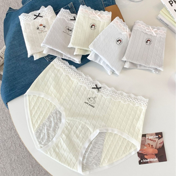 Secret Dora Moterų higienos kelnaitės laikotarpiui, vidutinio juosmens, kvėpuojančios; pagrindinis audinys: Regenerated cellulose fiber; pagrindinio audinio medvilnės kiekis: 46,5%; tarpkojo kišenė: 100% medvilnė