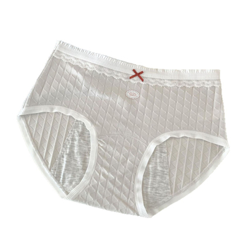 Secret Dora Moterų higienos kelnaitės laikotarpiui, vidutinio juosmens, kvėpuojančios; pagrindinis audinys: Regenerated cellulose fiber; pagrindinio audinio medvilnės kiekis: 46,5%; tarpkojo kišenė: 100% medvilnė