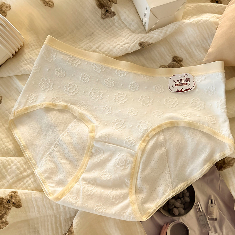 Mėnesinių apatinių drabužių moterims, vidutinio juosmens, pagrindinis audinys 95% medvilnė, tarpakičio įdaila 100% medvilnė; stilius: kelnaitės; funkcija: fiziologija.