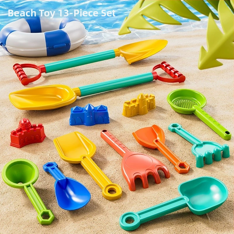 Bērnu pludmales spēļu komplekts ar auto un spēlēm smiltīs un sniegā; plastmasas konstrukcija, vecuma diapazons 4–6 gadi, iekļauts spaiņš un lāpstiņa