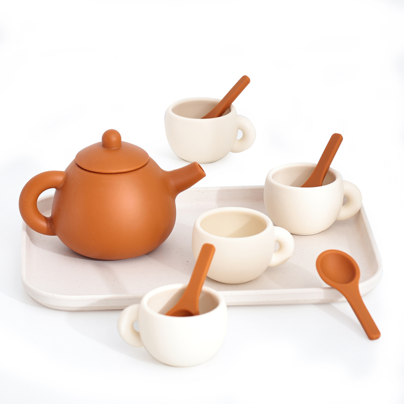 Силиконов чайен сет за деца – игра в ролята в кухнята, 4-6 години, силиконов материал, развива координацията ръка-око и въображението