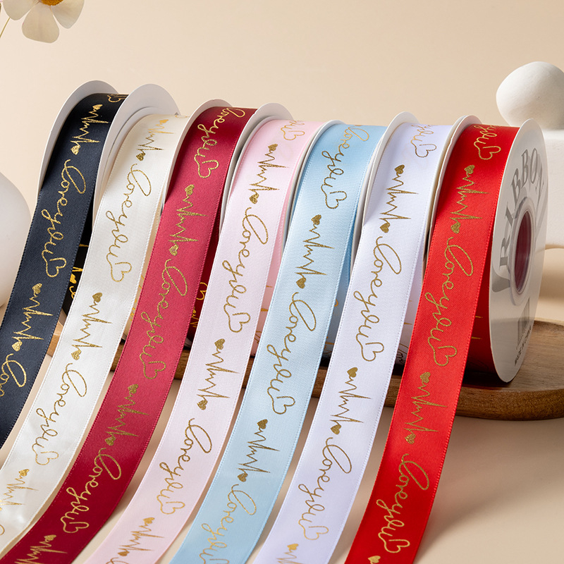 Сатенова панделка с мотив сърце и горещ печат за подаръци, флористика и украса на торти