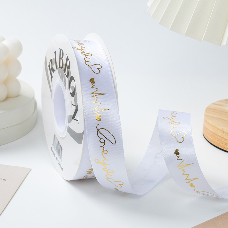 Сатенова панделка с мотив сърце и горещ печат за подаръци, флористика и украса на торти