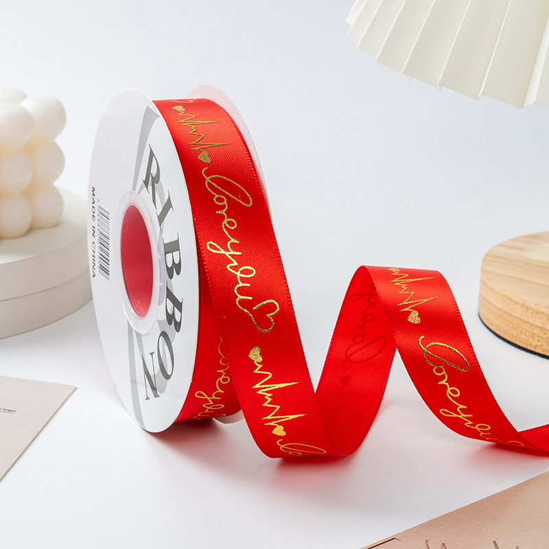 Сатенова панделка с мотив сърце и горещ печат за подаръци, флористика и украса на торти