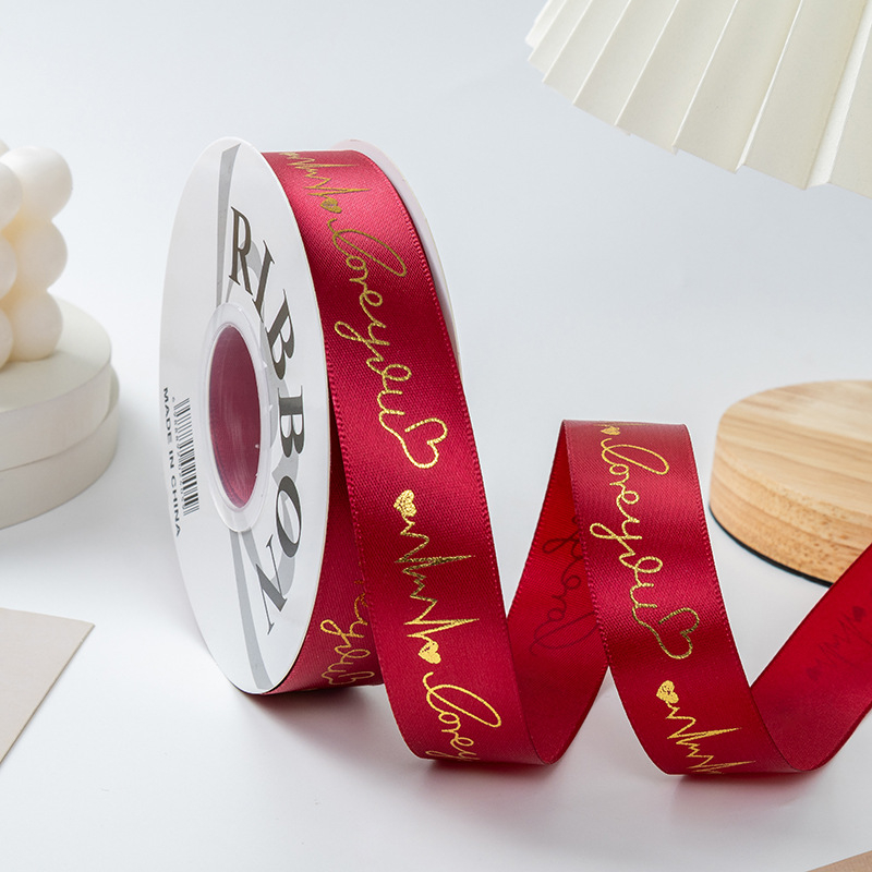 Сатенова панделка с мотив сърце и горещ печат за подаръци, флористика и украса на торти