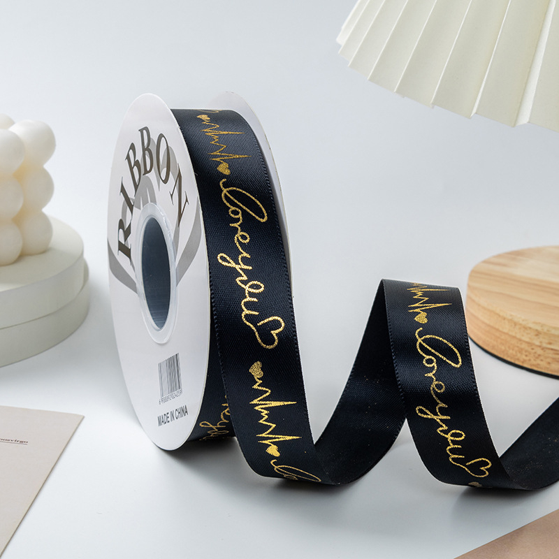 Сатенова панделка с мотив сърце и горещ печат за подаръци, флористика и украса на торти