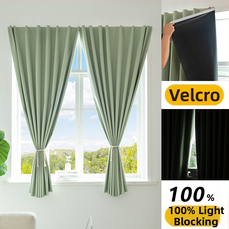 Fono užuolaida gyvenamajam kambariui – padengtas audinys, Velcro fonas, visiškas užtamsinimas (>90%), šiuolaikiškas minimalistinis stilius, surinkta gamyba; tinka svetainei, miegamajam, studijai