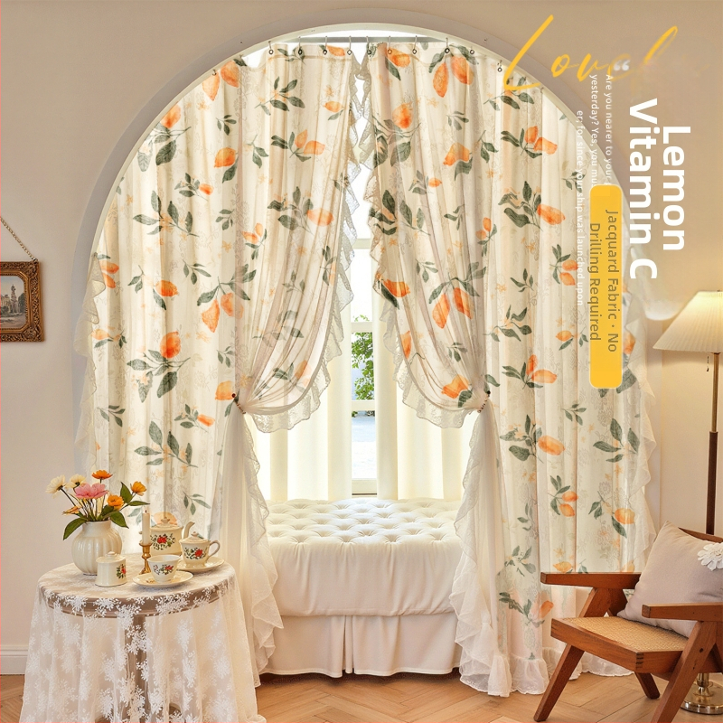 Poliesterinės užuolaidos su dekoratyvine nėrinių danga, 40–70% šešėliavimas, pritaikomos miegamajam ir studijai.