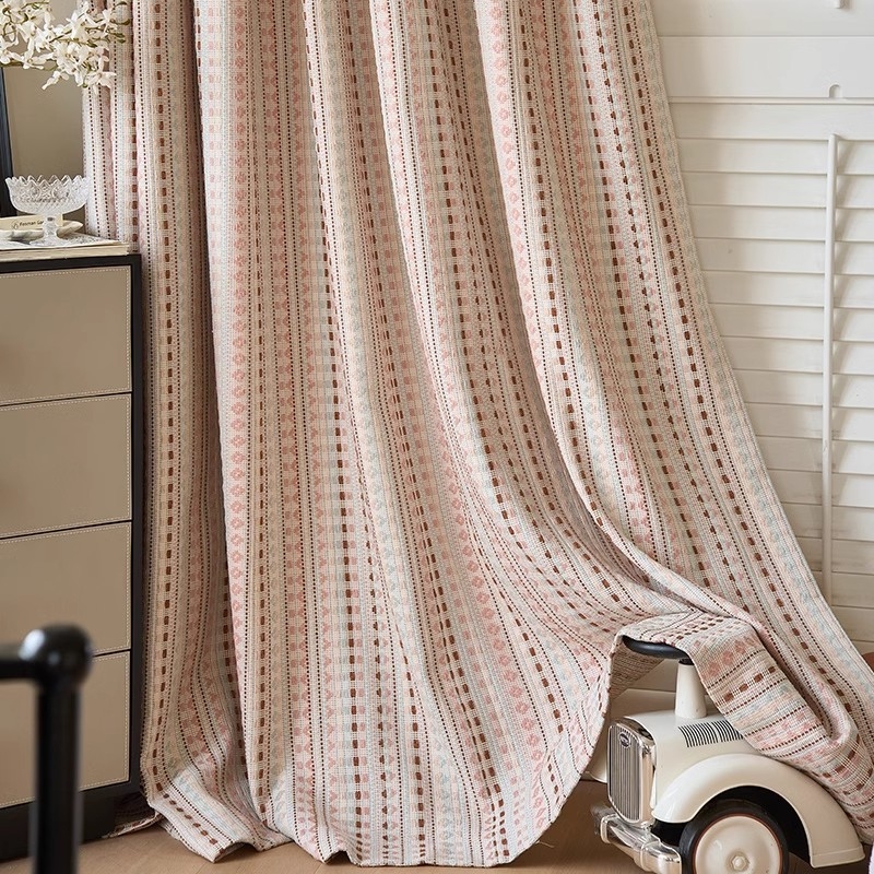 Dianrui užuolaidos, poliesteris, siūlų dažytos, didelis šešėliavimas 71-90%, prancūziškas stilius, individualūs užuolaidų dydžiai