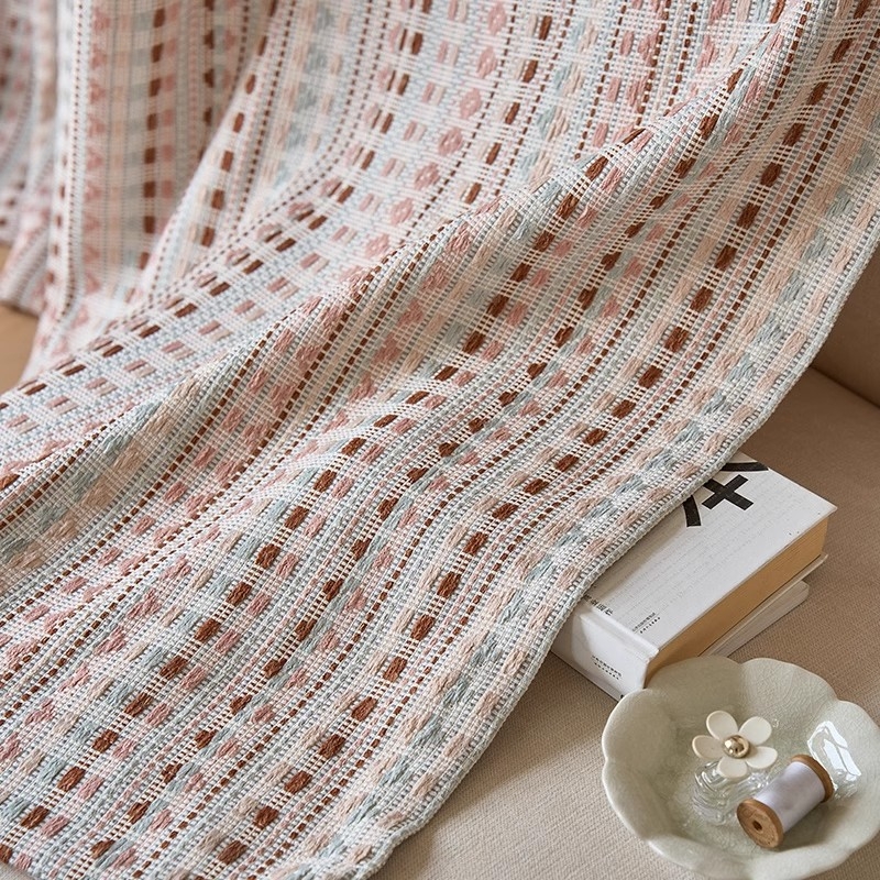 Dianrui užuolaidos, poliesteris, siūlų dažytos, didelis šešėliavimas 71-90%, prancūziškas stilius, individualūs užuolaidų dydžiai