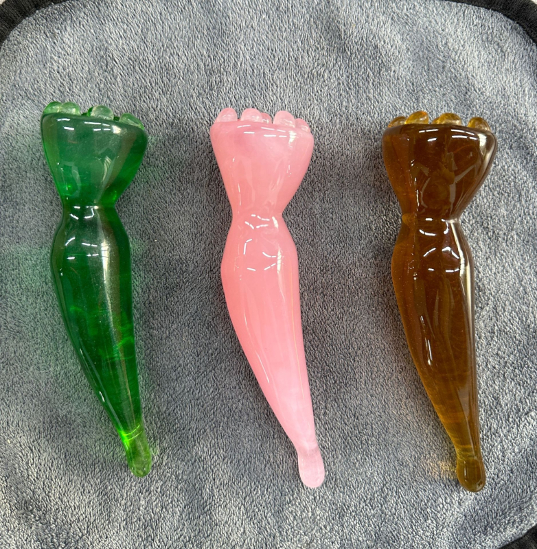 Pontmasszázs bot méhviasz anyagból, arcápolásra, logóval.