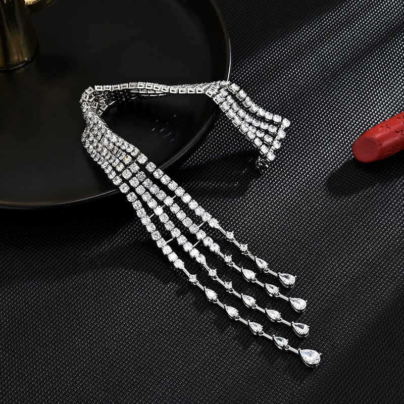 Réz brooch gyémántos kristályokkal, üstökös dizájn és hosszú bojt, nőknek