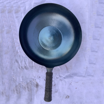 Ketaus wokas su mediniu dangčiu, vieno dugno, be dengimo, neprilimpanči paviršius, suderinamas su įprastomis kaitlentėmis