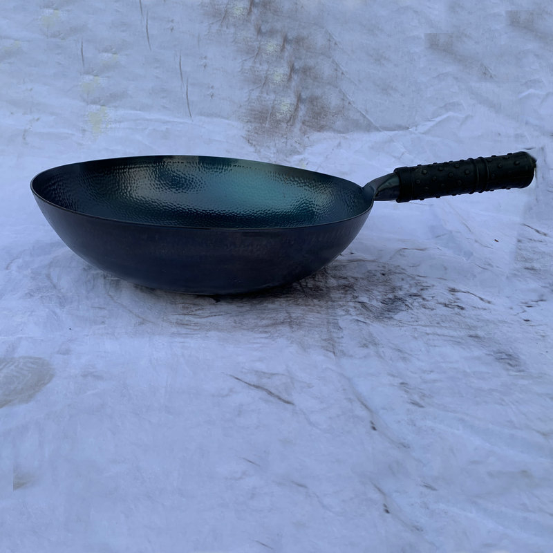 Ketaus wokas su mediniu dangčiu, vieno dugno, be dengimo, neprilimpanči paviršius, suderinamas su įprastomis kaitlentėmis