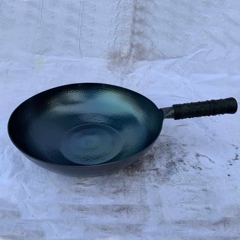 Ketaus wokas su mediniu dangčiu, vieno dugno, be dengimo, neprilimpanči paviršius, suderinamas su įprastomis kaitlentėmis