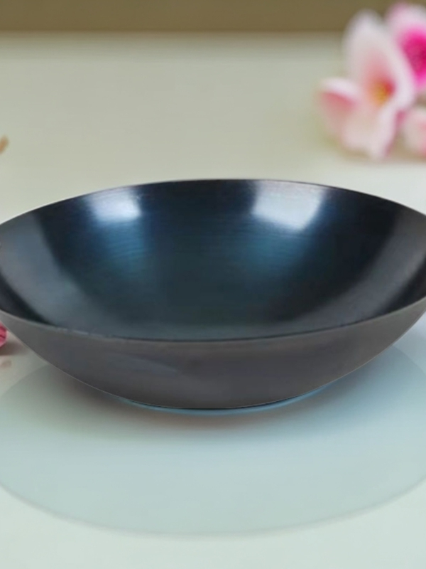 Kaltas geležies wok, kinų stiliaus, apvalus dugnas, gylis 12 cm, suderinamas su visomis viryklėmis