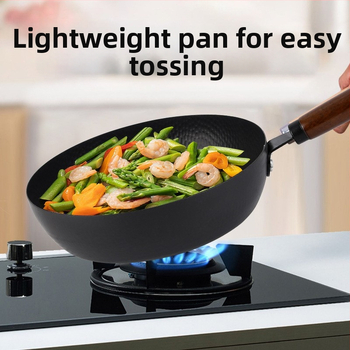 Japonų stiliaus plieninė keptuvė su žuvų žvynelių raštu, be dangos, nelipni, 1,4 kg, tinkama indukcijai ir dujinai viryklei.