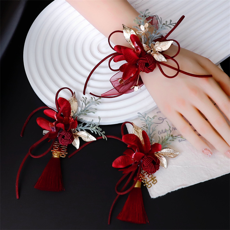 Kāzu corsage no zīda ziediem līgavai un līgavainim, plaukstas zieds par līgavai un vedējiem, dāvanu kastīte iekļauta