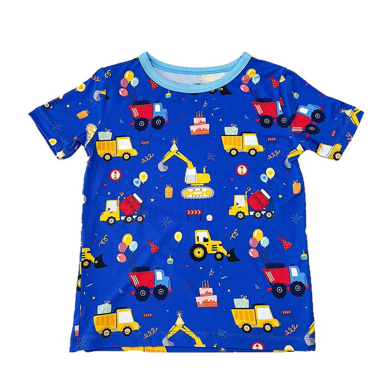 Set copii din două piese: tricou cu mânecă scurtă cu imprimare camion caricatură și șorturi, țesătură din fibre de bambus, material moale și subțire, 95% fibre regenerată de celuloză