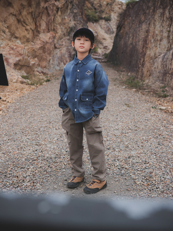 Dječja pamuk košulja s ovratnikom lapel, dugi rukavi, japanski stil, uzorak s slovima – proljeće 2025