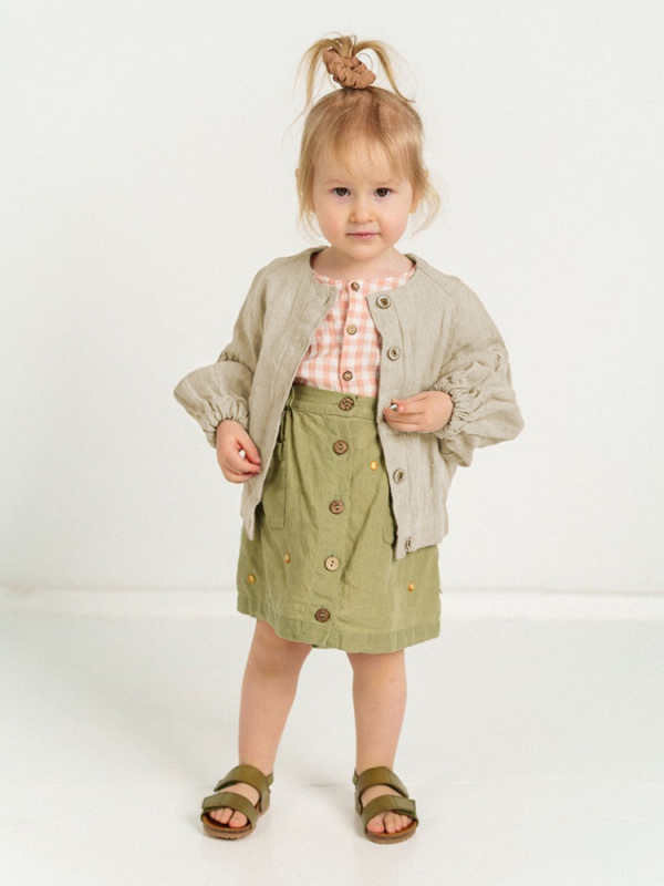 Dječji kardigan od ramie-lyocell smjese (60% ramie, 40% lyocell), mekan završetak, okrugli ovratnik, dugi rukavi, jednobojan