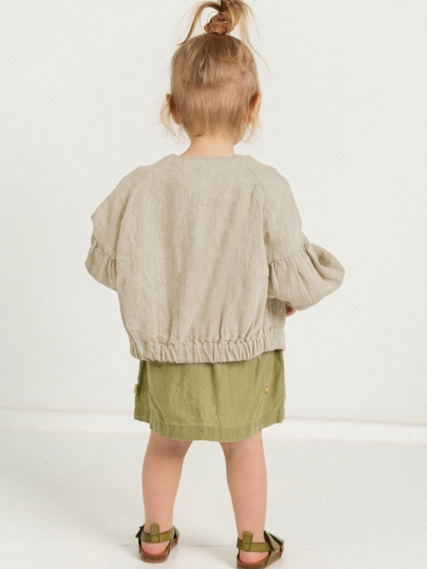 Dječji kardigan od ramie-lyocell smjese (60% ramie, 40% lyocell), mekan završetak, okrugli ovratnik, dugi rukavi, jednobojan