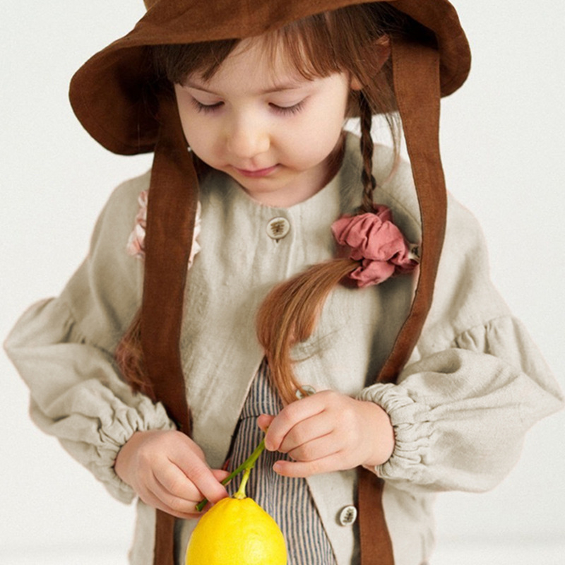 Dječji kardigan od ramie-lyocell smjese (60% ramie, 40% lyocell), mekan završetak, okrugli ovratnik, dugi rukavi, jednobojan