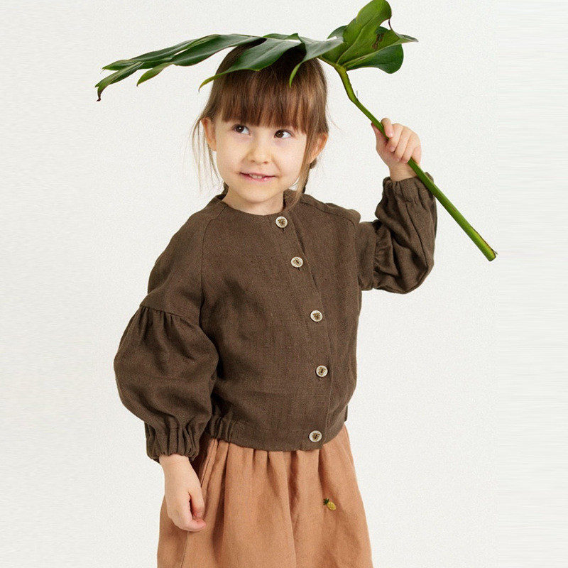 Dječji kardigan od ramie-lyocell smjese (60% ramie, 40% lyocell), mekan završetak, okrugli ovratnik, dugi rukavi, jednobojan