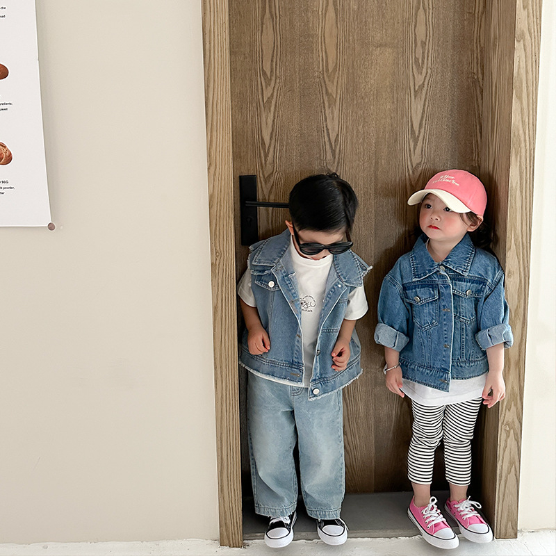Vaikų džinsinė striukė kaubojo stiliumi, laisvas dizainas, vieno užsegimo sagų užsegimas, pavasaris 2023, 95% kaubo džinso audinys