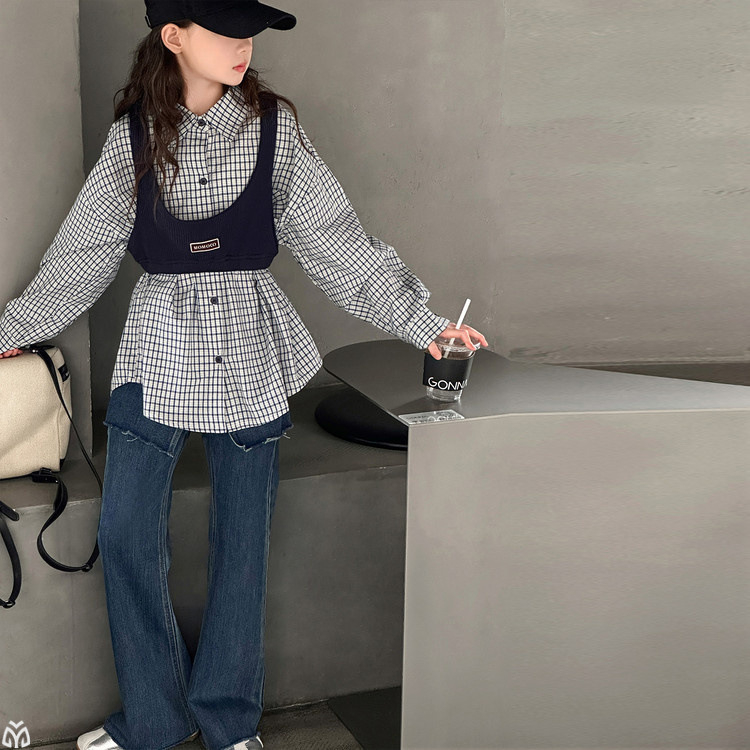 Set pentru fetițe, trei piese, primăvară-toamnă, în carouri, poliester 70%, cămașă cu mânecă lungă și blugi