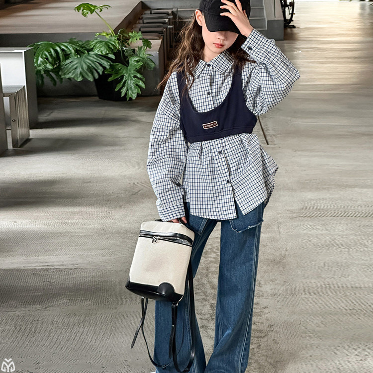 Set pentru fetițe, trei piese, primăvară-toamnă, în carouri, poliester 70%, cămașă cu mânecă lungă și blugi