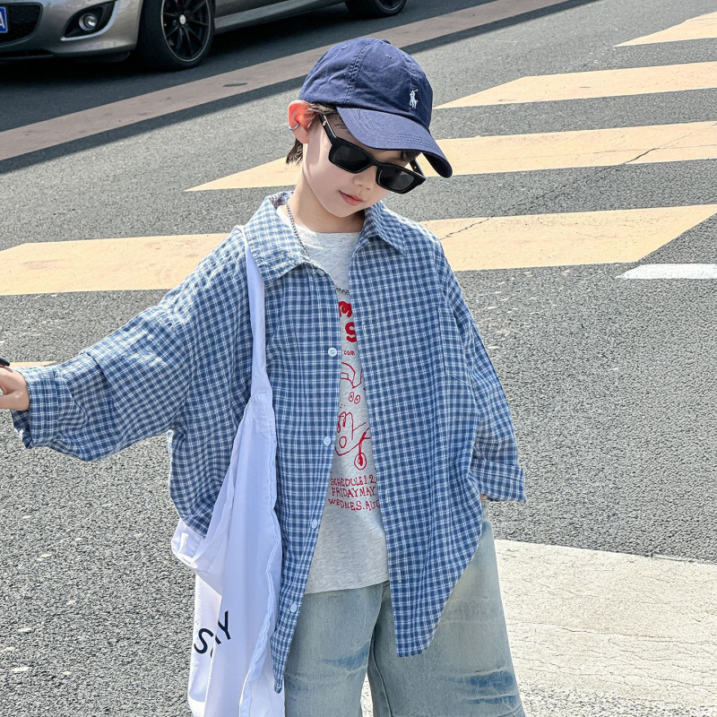 Dvodjelni dječji ljetni komplet s korejskim stilom karirane košulje i džins šortsi, mekani dodir tkanine, lagana konstrukcija, 100% pamuk