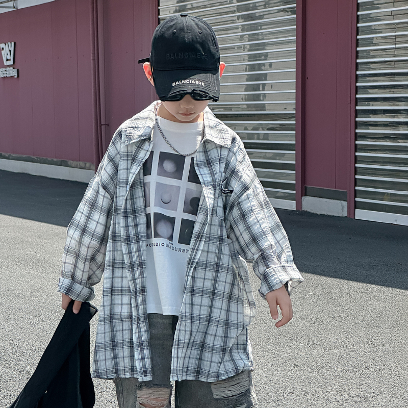 Dvodjelni dječji ljetni komplet s korejskim stilom karirane košulje i džins šortsi, mekani dodir tkanine, lagana konstrukcija, 100% pamuk