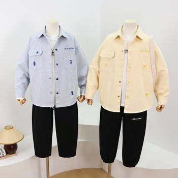 Dječja proljetna denim košulja – 65% pamuk, 35% poliester; dugi rukavi; uzorak: slova; za djecu 8+ godina; proljeće 2025.